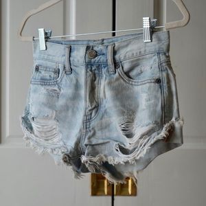 AEO Tomgirl Shortie Light-wash Short